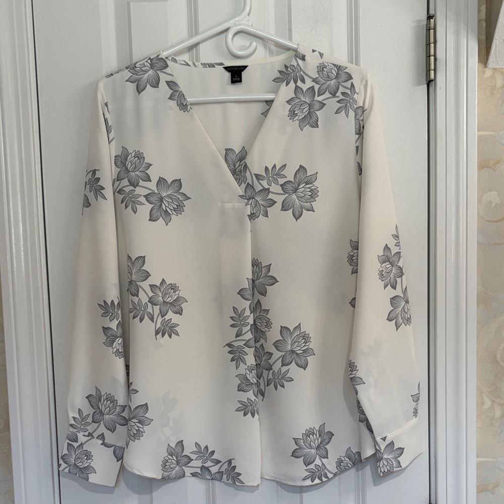 Ann Taylor Elegant White and Gray Floral V-Neck  Single Front Pleat Blouse